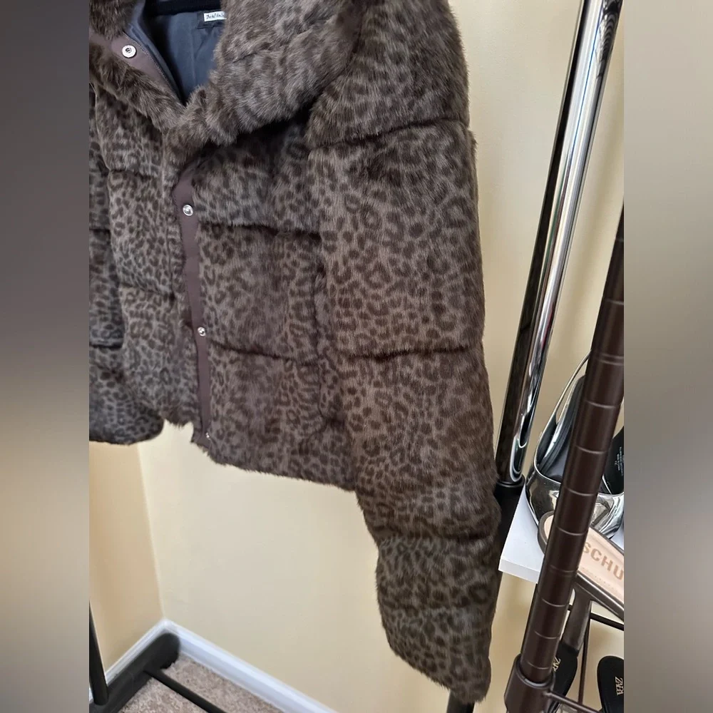 Abercrombie & Fitch mini puffer jacket leopard print - Picture 6 of 8